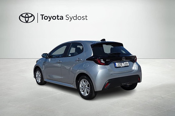 Toyota Yaris 4 of 19