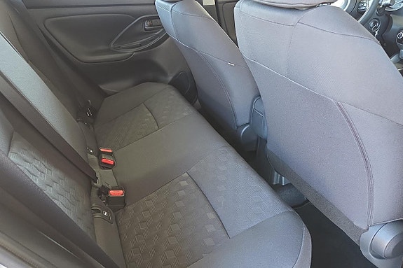 Toyota Yaris 15 of 19