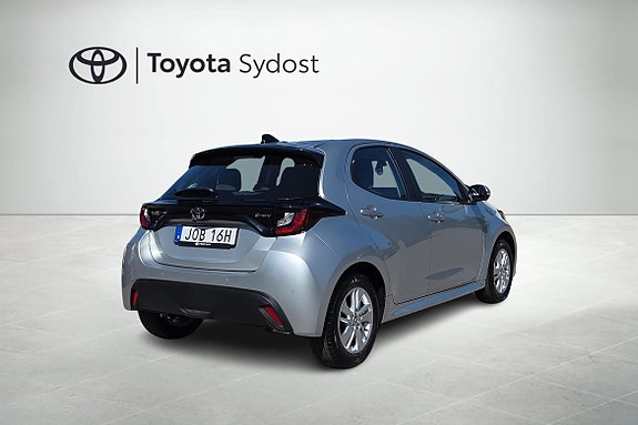 Toyota Yaris 8 of 19