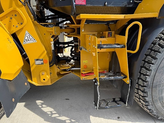 CAT 926M 8 of 12