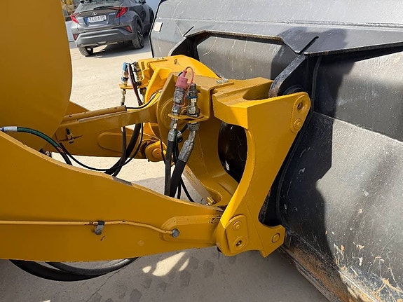 CAT 926M 11 of 12