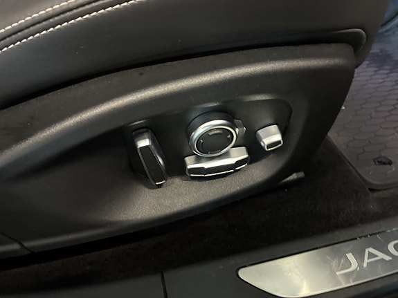 Jaguar I-PACE 18 of 27