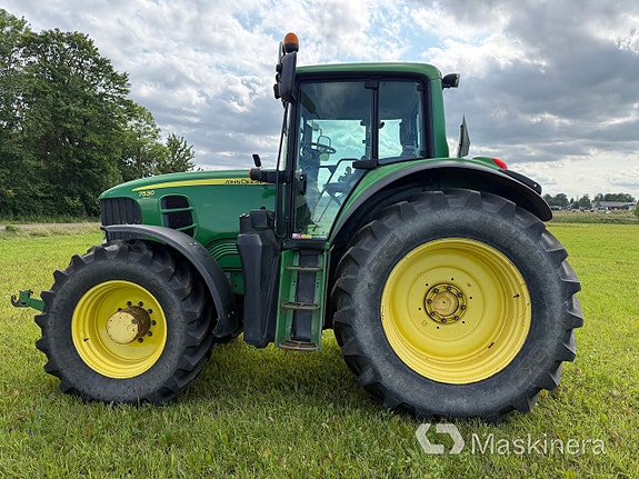 Traktor John Deere 7530 Premium + Extra Uppsättning Däck Och Fälg 8 of 27