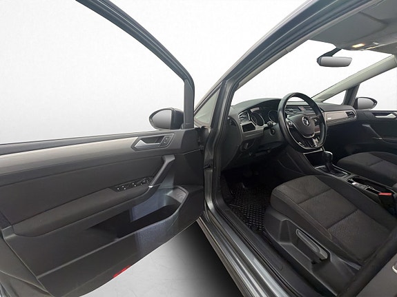 Volkswagen Touran 12 of 30