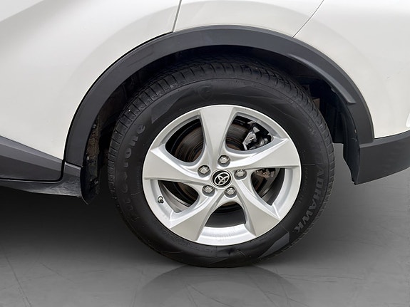 Toyota C-HR 26 of 28