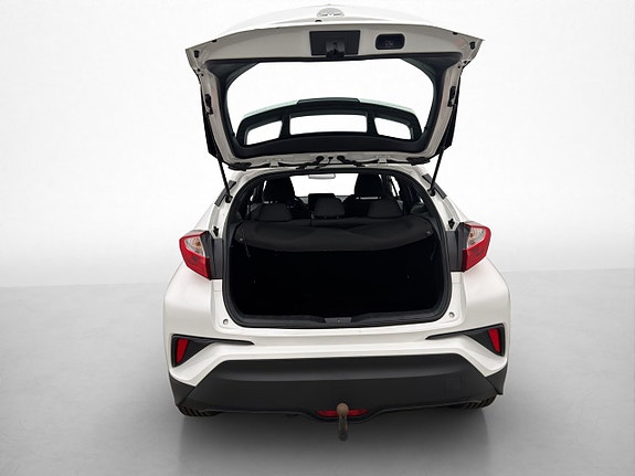 Toyota C-HR 10 of 28