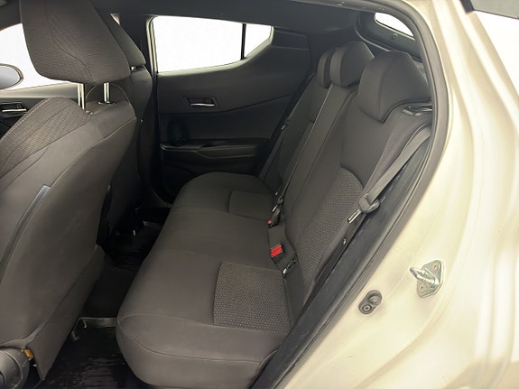 Toyota C-HR 22 of 28