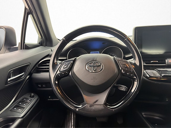 Toyota C-HR 14 of 28