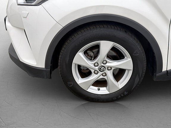Toyota C-HR 25 of 28