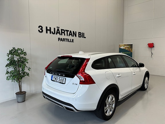 Volvo V60 Cross Country 4 of 30