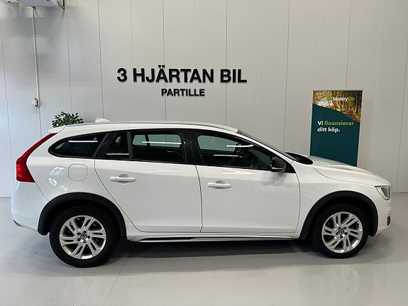 Volvo V60 Cross Country 5 of 30