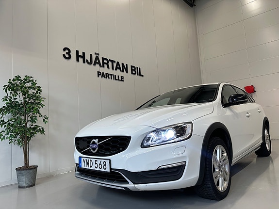 Volvo V60 Cross Country 8 of 30
