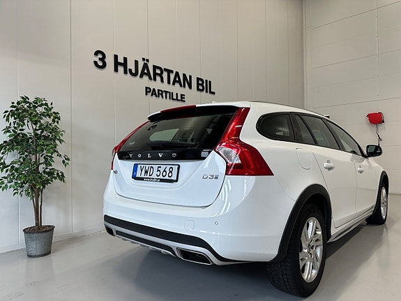Volvo V60 Cross Country 7 of 30