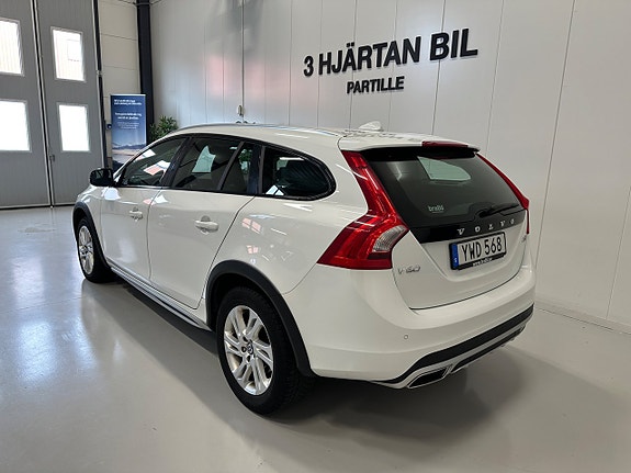 Volvo V60 Cross Country 3 of 30
