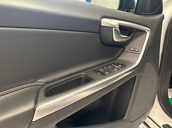 Volvo V60 Cross Country 10 of 30