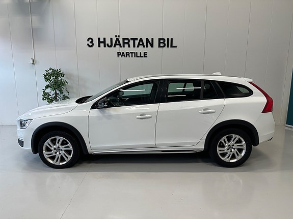 Volvo V60 Cross Country 2 of 30