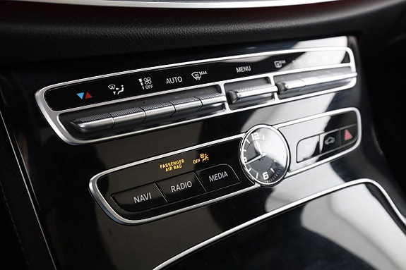 Mercedes-Benz E220 23 of 30