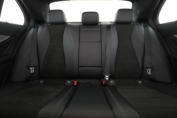 Mercedes-Benz E220 16 of 30