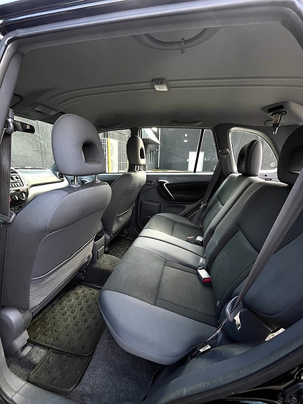 Toyota RAV4 5 of 9