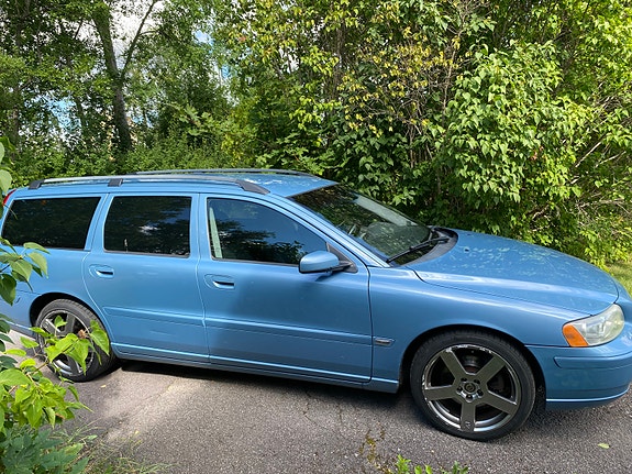 Volvo V70 3 of 4