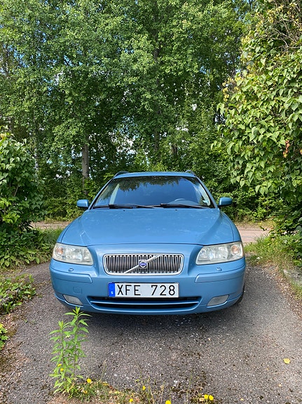 Volvo V70 2 of 4