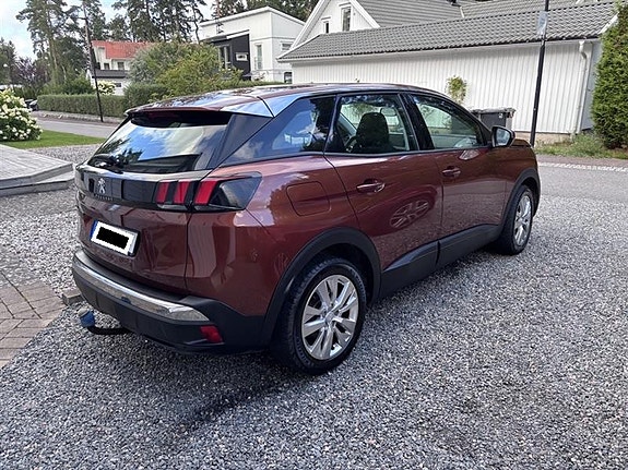 Peugeot 3008 2 of 5