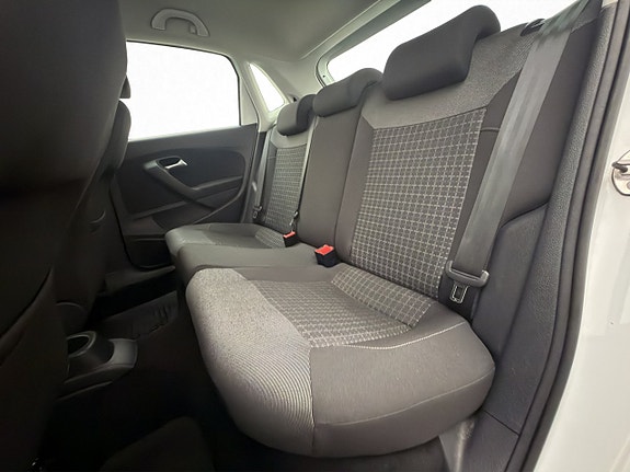 Volkswagen Polo 18 of 25
