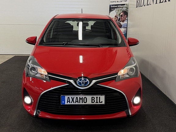 Toyota Yaris 2 of 14