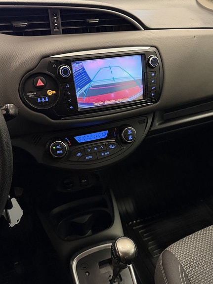 Toyota Yaris 7 of 14