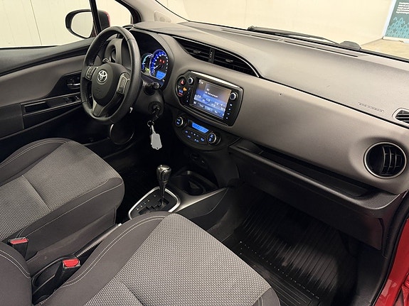 Toyota Yaris 11 of 14