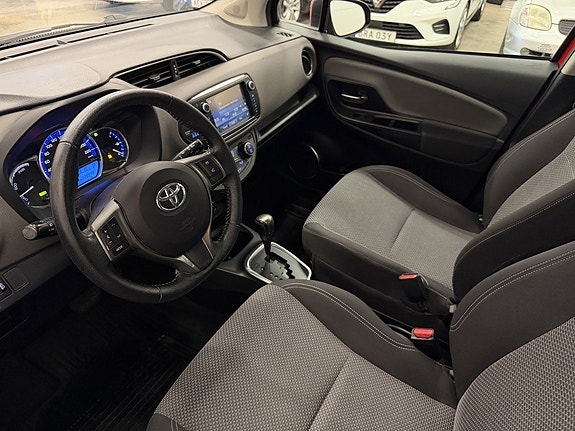 Toyota Yaris 8 of 14