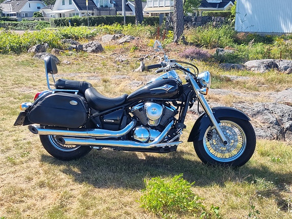 Kawasaki Vulcan 900 Classic 3 of 9