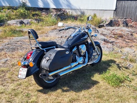 Kawasaki Vulcan 900 Classic 8 of 9