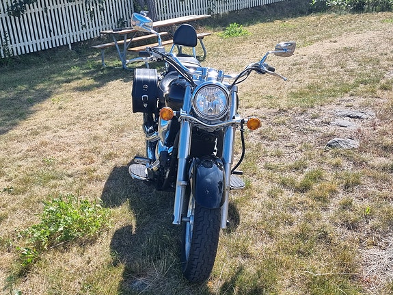 Kawasaki Vulcan 900 Classic 2 of 9