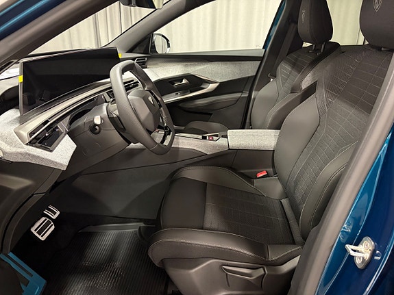 Peugeot e-3008 5 of 6