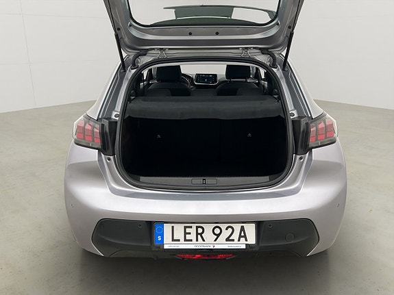 Peugeot e-208 9 of 30