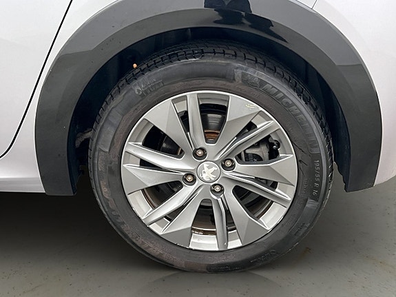 Peugeot e-208 28 of 30