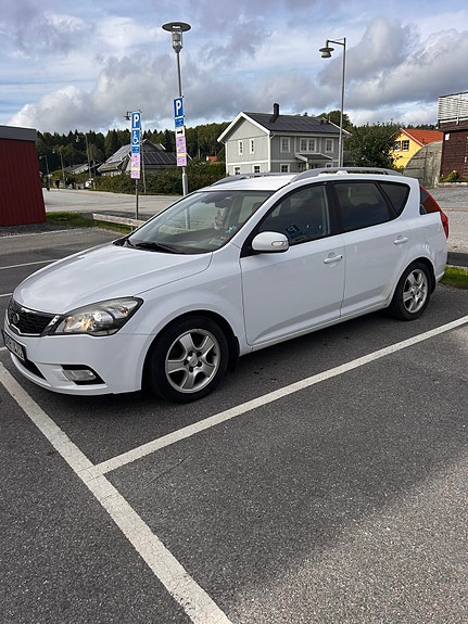 Kia Ceed 2 of 7