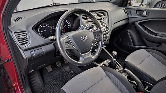 Hyundai i20 10 of 21