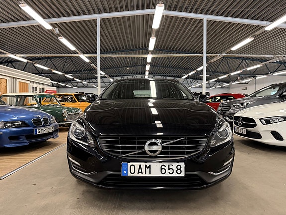 Volvo V60 2 of 9