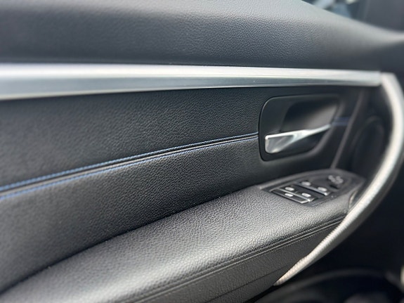 BMW 320i 10 of 20