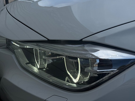 BMW 320i 9 of 20