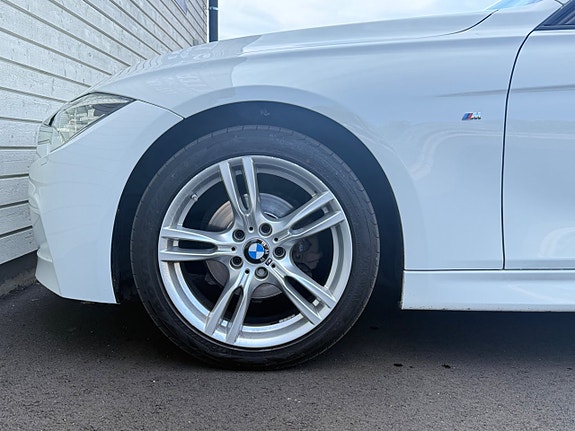 BMW 320i 8 of 20