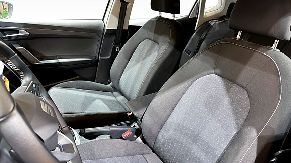 Seat Arona 8 of 18