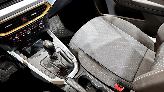 Seat Arona 15 of 18