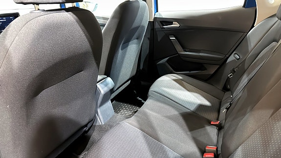 Seat Arona 11 of 18