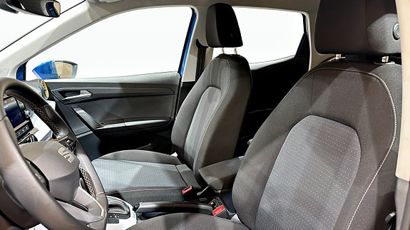 Seat Arona 8 of 18
