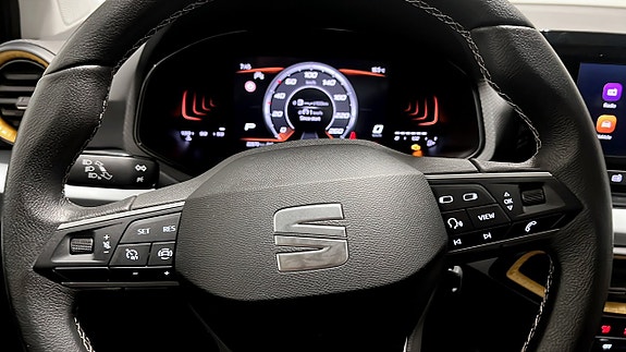 Seat Arona 16 of 18