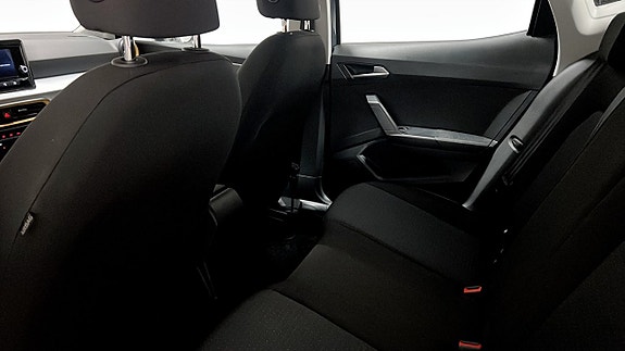 Seat Arona 11 of 18