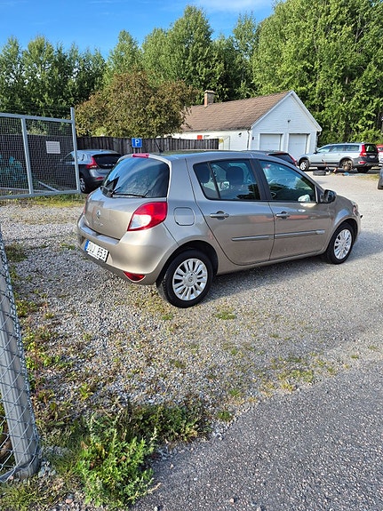 Renault Clio 3 of 6
